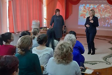 Татьяна Казармщикова поздравила воспитателей 